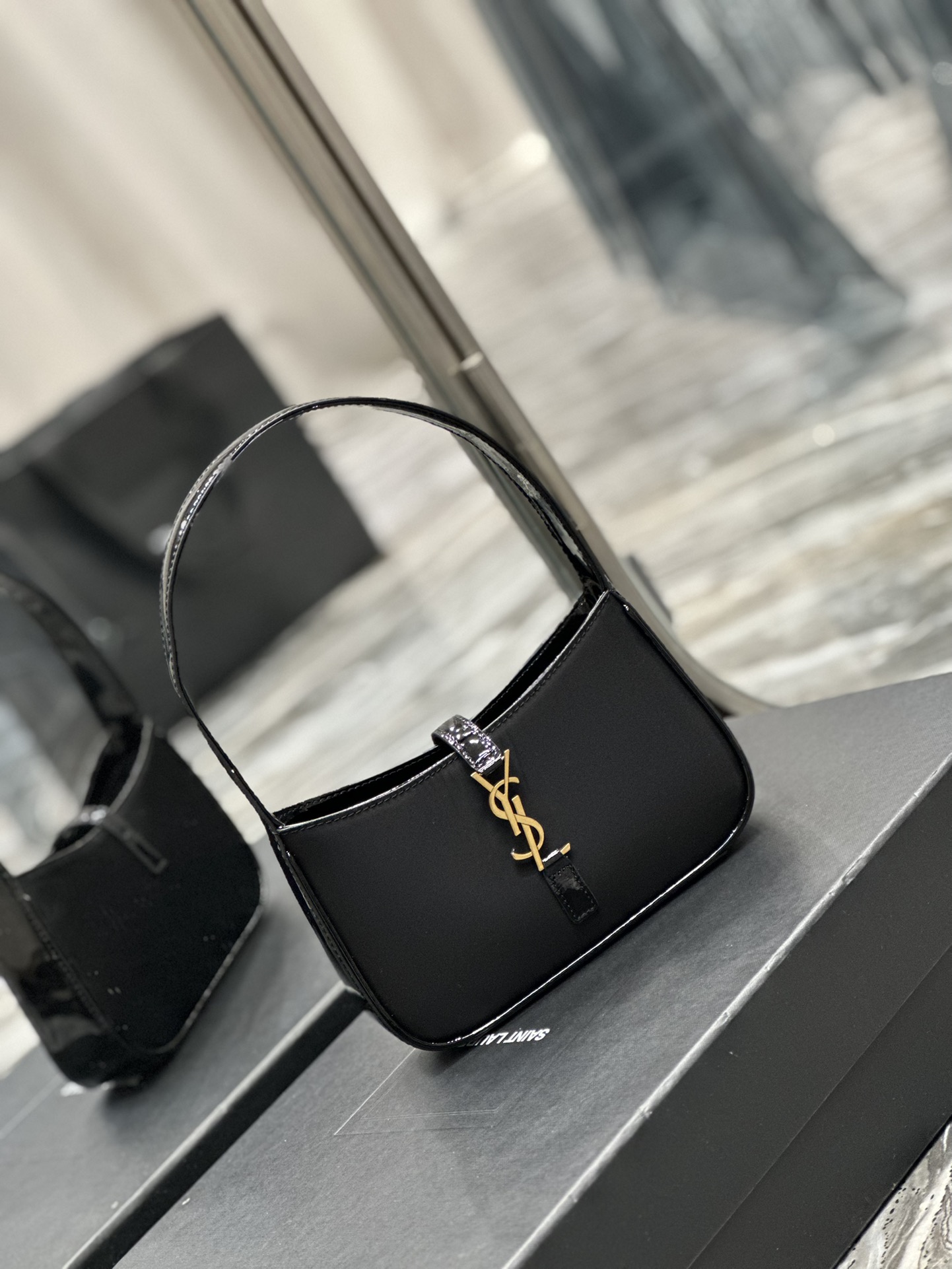 Sa1nt Lau*nt Le 5 A 7 Mini Black For Women‎ 7.5in/19cm