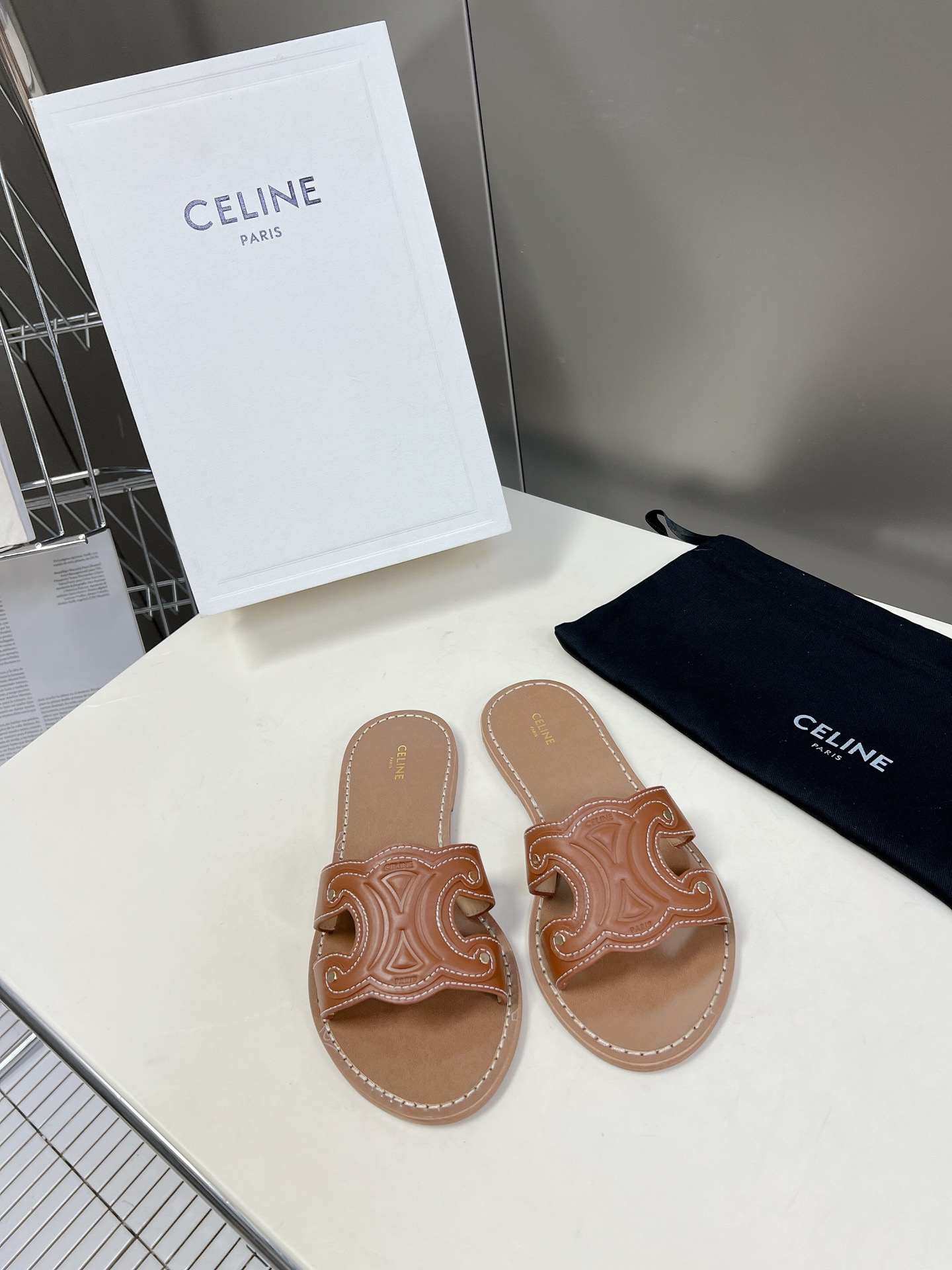 Ce1i*e Triomphe Mule Brown For Women 352413767C.04LU