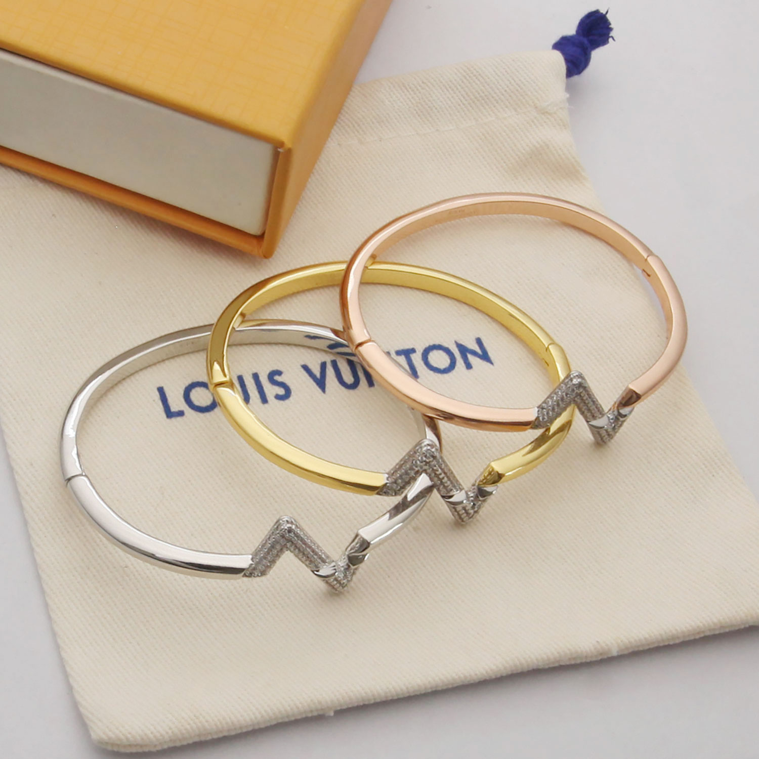 L0vis Vvtt0n Volt Upside Down Bracelet