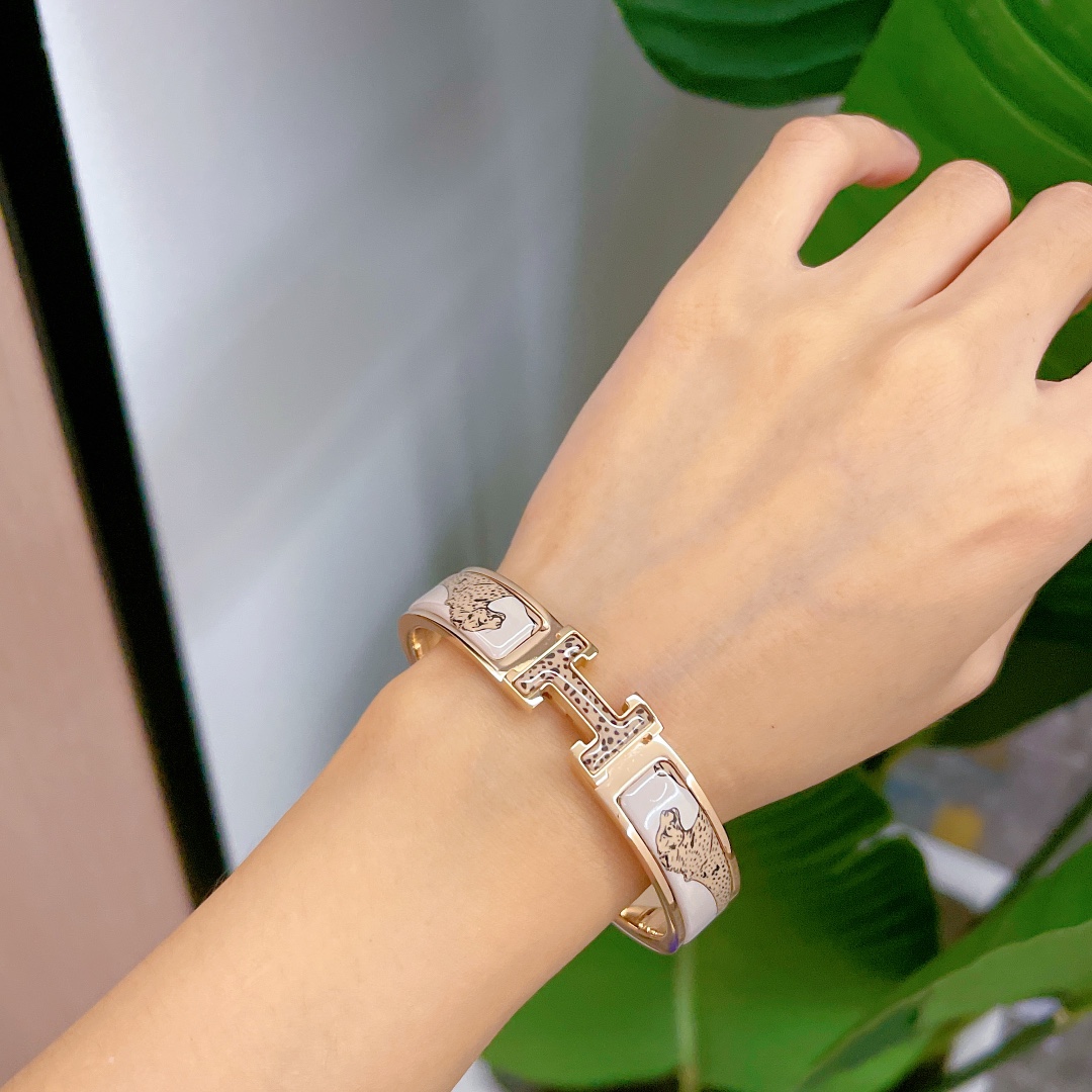 H**me5 Bracelet